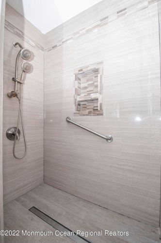 1 Gladstone Ave, Lakehurst NJ 08759-6626 exterior