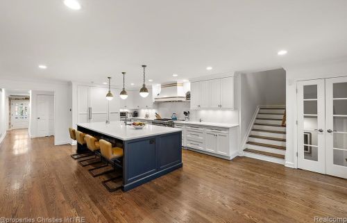 1174 Lakeside Dr, Bham MI 48009-1381 exterior