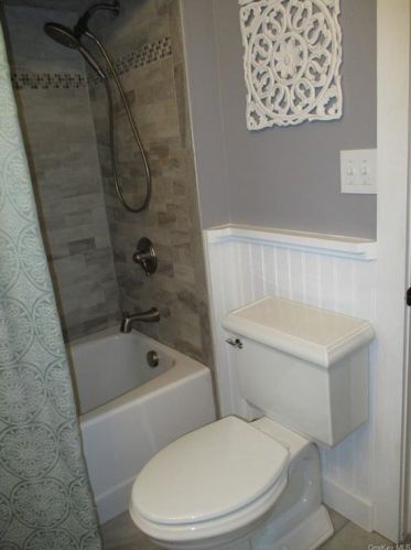 64 Roosevelt Ave, Middletown NY 10940-4633 exterior