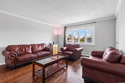 34 Guilford Park Dr, Babylon NY 11704-7928 exterior