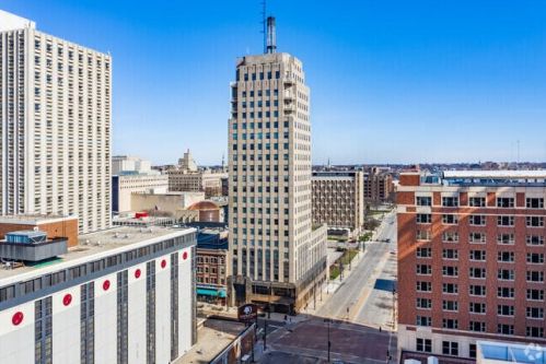 606 Wisconsin Ave, Milwaukee WI 53202-4600 exterior