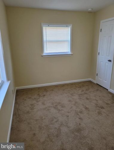 52 Memorial Dr, New Castle DE  19720-1334 exterior