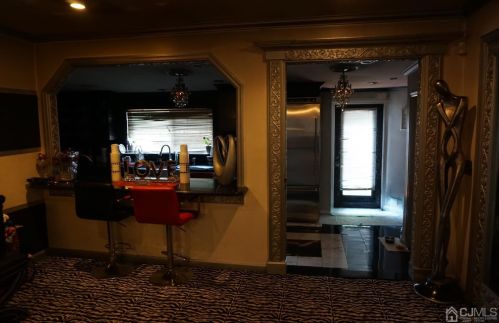 1610 Oak Tree Rd, Iselin NJ 08830-1540 exterior