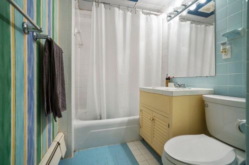 2414 Jarvis St, Milwaukee WI  53211-2128 exterior