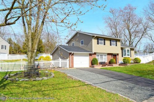 4 Connecticut Concourse, Jackson Twp, NJ 08527-1402