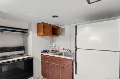 3 Fullin Rd, Norwalk CT 06851-3414 exterior