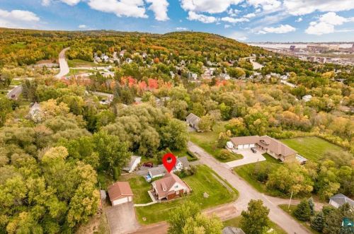 2531 13th St, Duluth, MN 55806-1110