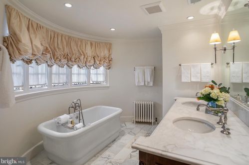 2446 Kalorama Rd, Washington DC 20008-1625 exterior