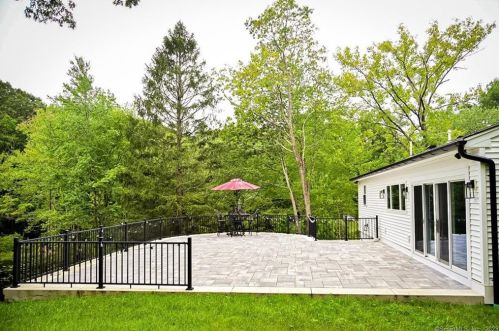 37 Walnut Hill Rd, Ridgefield CT  06877-2906 exterior