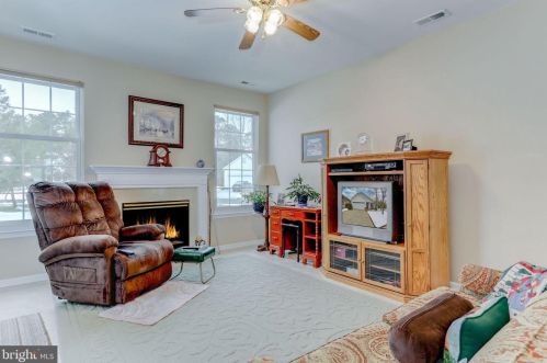 84 Warwick Way, Southampton NJ 08088-1122 exterior