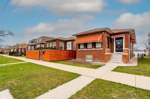 8953 Emerald Ave, Chicago, IL 60620-2635