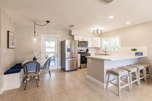 853 101st Ave, Naples, FL 34108-3207