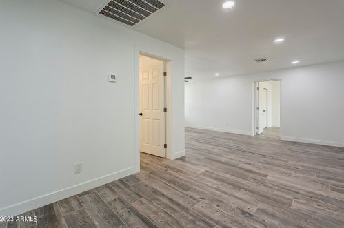 5039 18 Ave, Phoenix AZ 85015-6121 exterior