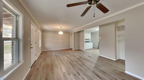 1717 Bradshaw Dr, Saint Louis, MO 63136-2422