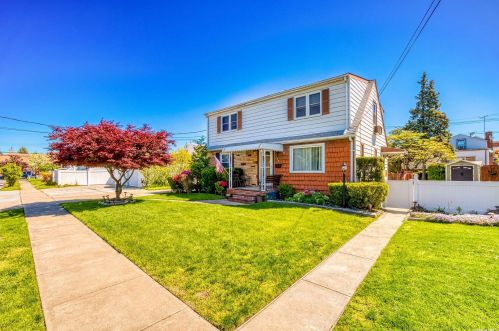 159 Benedict Ave, Valley Stream, NY 11580-3838