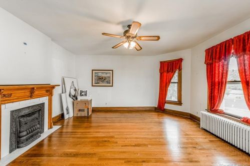 40 Bloomfield Ave, Windsor CT 06095-2303 exterior