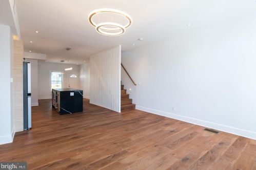 2833 Jackson St, Philadelphia PA  19145-2426 exterior