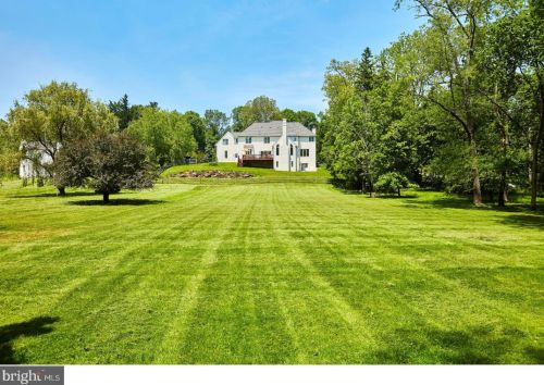 542 Newtown Rd, Berwyn PA 19312-2018 exterior