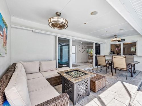 1550 Sandpiper St, Naples FL 34102-1595 exterior