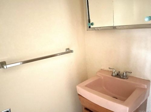 23 Kenyon Pl, Mount Vernon NY 10552-3018 exterior