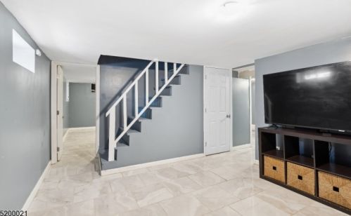 70 Lindsley Ave, Irvington NJ 07111-1749 exterior