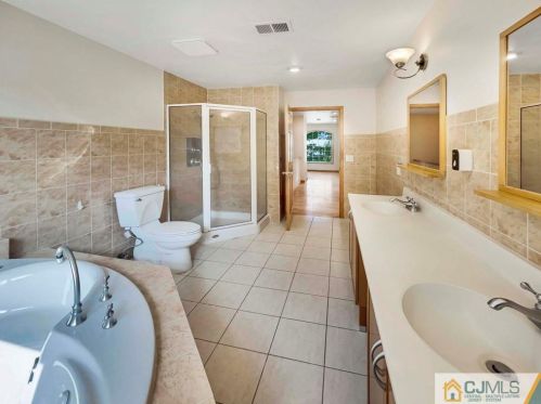 37 Carpenter Pl, Metuchen NJ 08840-2521 exterior