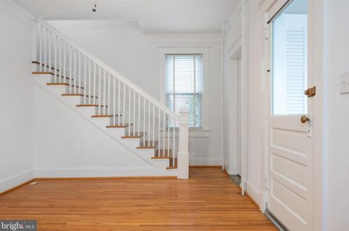 16 Masonic View Ave, Alexandria VA  22301-2204 exterior