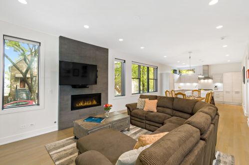 2165 Claremont Ave, Chicago, IL 60647-3212