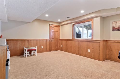 799 Ashley Dr, Chaska MN 55318-1540 exterior