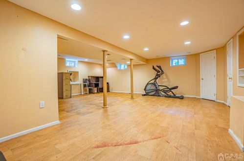 35 Sandalwood Dr, Edison NJ 08820-1249 exterior