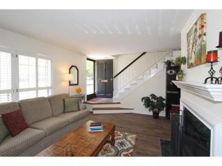 146 Maribeau Sq, Atlanta, GA 30327-4012