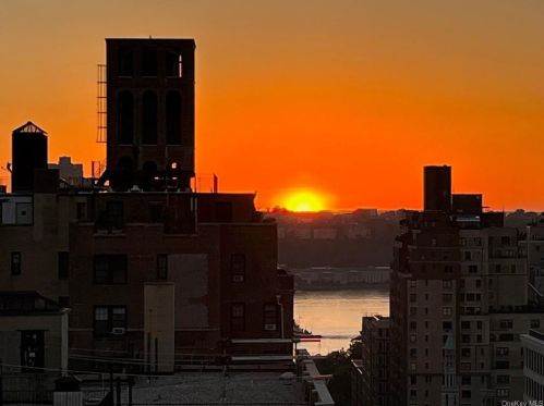 130 79th St, New York NY  10024-6477 exterior