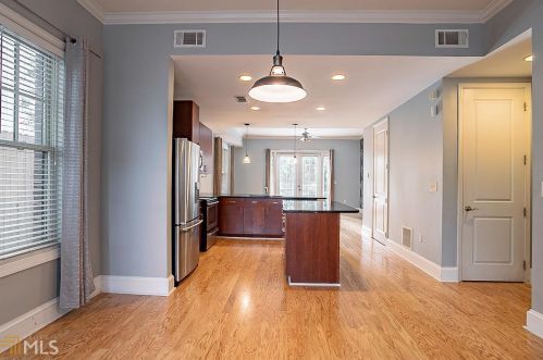 706 Cosmopolitan Dr, Atlanta GA 30324-3615 exterior