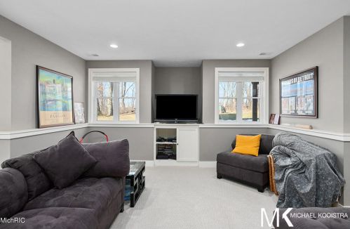 1860 Tall Pne Dr, Grand Rapids MI 49546-7923 exterior