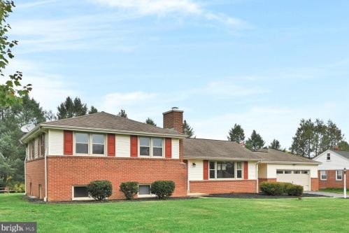 3649 Horizon Dr, Lancaster, PA 17601-1116