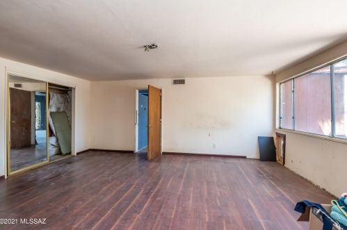 5749 Lee St, Tucson AZ 85719-3900 exterior