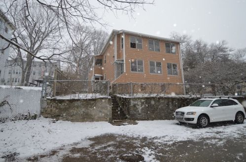 4 Maxwell Ct, Worcester, MA 01607-1016