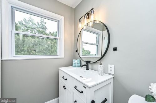 2002 Belle View Blvd, Alexandria VA 22307-1360 exterior