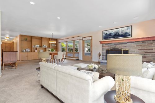 6720 Yates Rd, Milwaukee WI 53217-3943 exterior