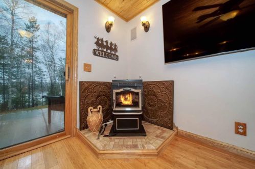 6085 Taft Rd, Duluth MN 55803-9460 exterior