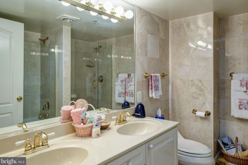 19385 Cypress Ridge Ter, Leesburg VA 20176-5162 exterior