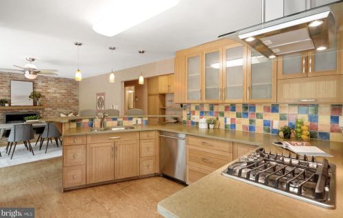 16 Arlive Ct, Rockville MD 20854-2978 exterior