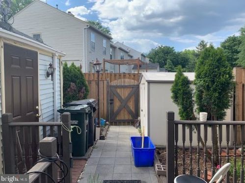 6522 Morning Glen Ct, Alexandria VA  22315-5026 exterior