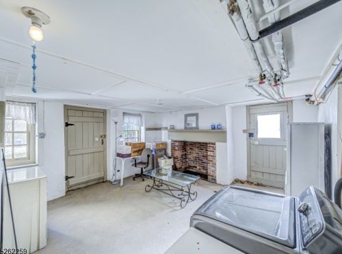 35 Main St, Clinton NJ 08809-1250 exterior