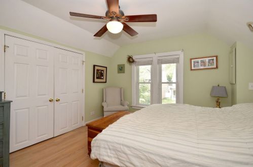 250 3 St, Elmhurst IL 60126-2460 exterior