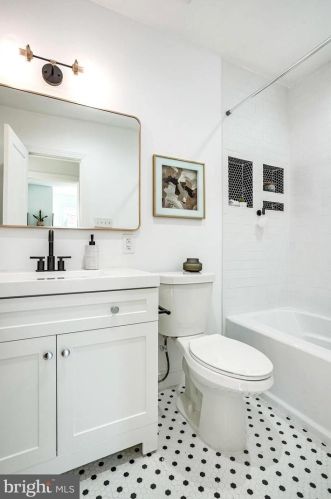 1727 16th St, Washington DC  20020-5661 exterior