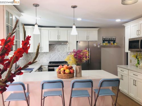 1210 Bentley St, Concord CA 94518-3814 exterior