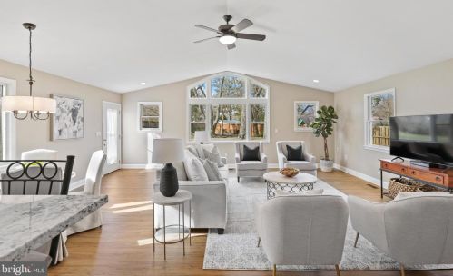 916 Darton Dr, Alexandria, VA 22308-2045