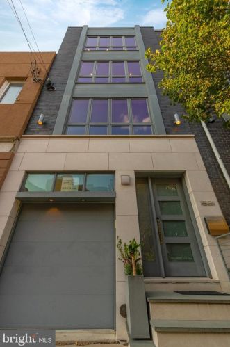 1521 Bainbridge St, Philadelphia PA  19146-1634 exterior