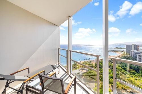 223 Saratoga Rd, Honolulu HI  96815-1942 exterior